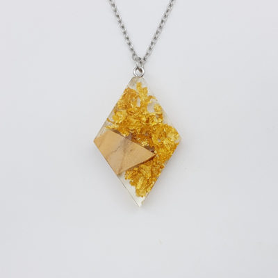 Resin necklace, rhombusdesign  with precious gold leafs and olive wood small