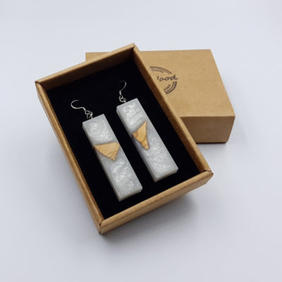 Resin earrings, straight in white color with wood