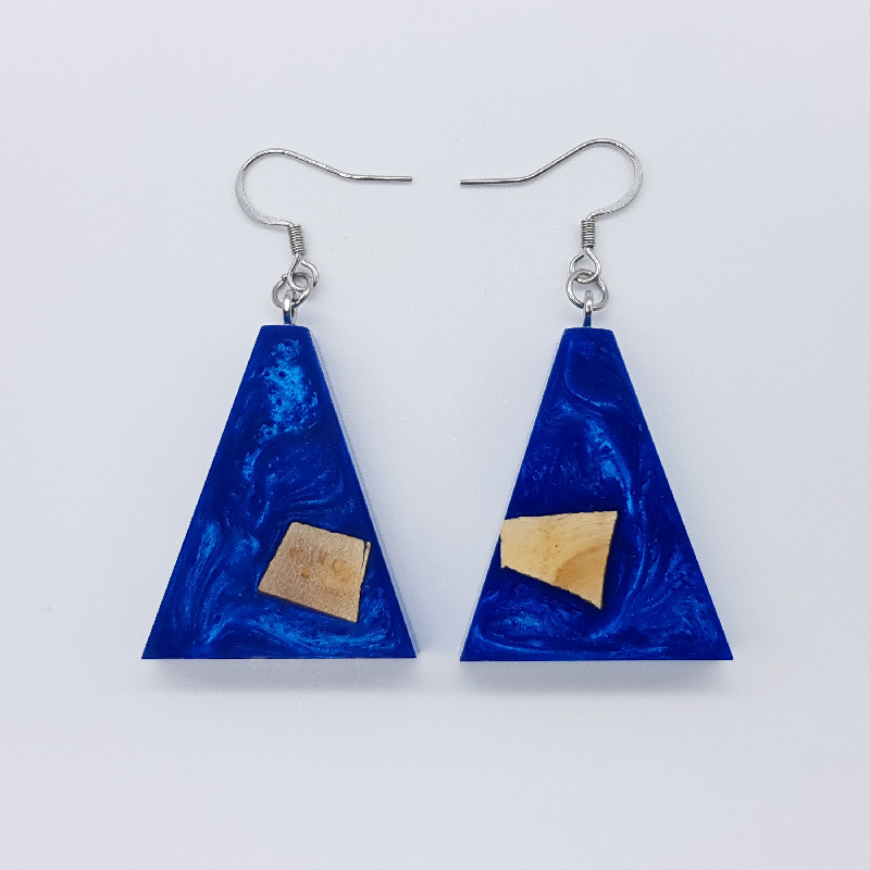 Σκουλαρίκια ρητίνης μπλε ανάποδο τρίγωνα με ξύλο ελιάς