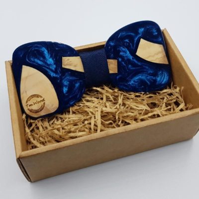 Resin bow tie in dark blue with wood