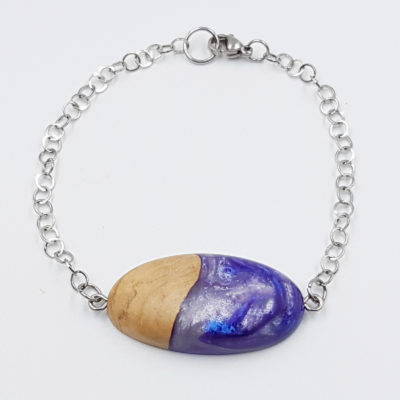Resin bracelet in purple and white with olive wood