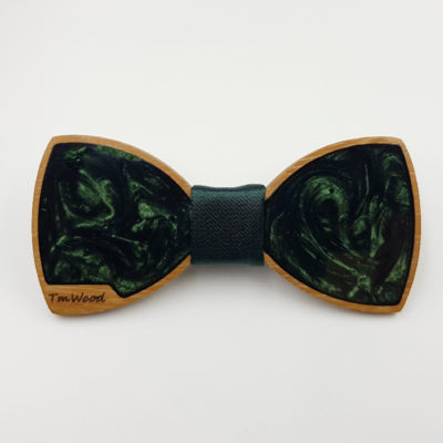 Resin bow tie in dark green with wooden bezel