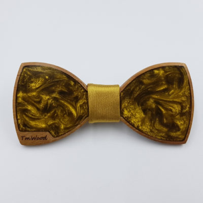 Resin bow tie in gold with wooden bezel