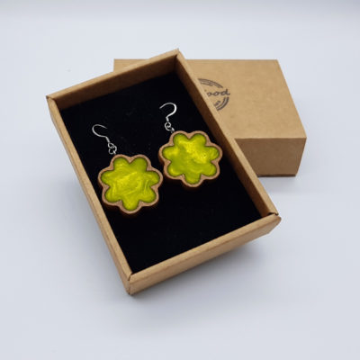 Resin earrings, flowers in lime with wooden bezel