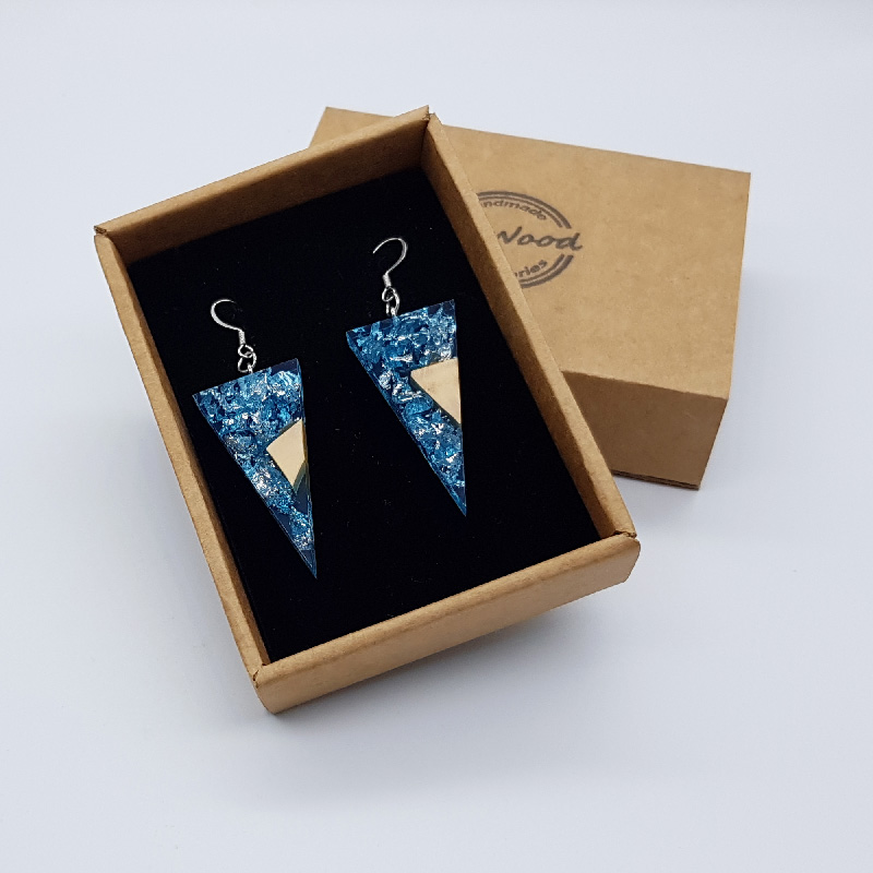 σκουλαρίκια από υγρό γυαλί τρίγωνα ,διάφανα. μπλε με φύλλα ασήμι και ξύλο ελιάς
