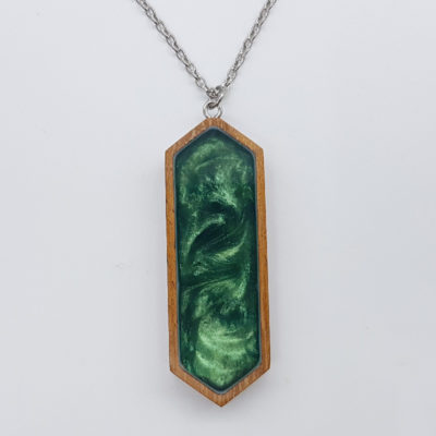 Resin necklace small, straight pointed design in green color with wooden bezel