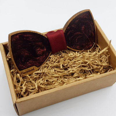 Resin bow tie in burgundy wooden bezel