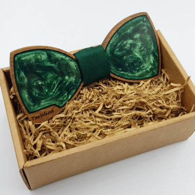 Resin bow tie in green wooden bezel