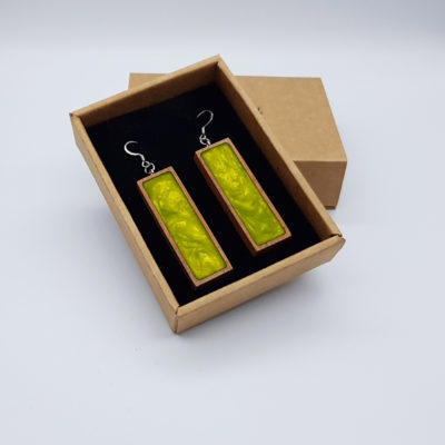 Resin earrings, straight in lime with wooden bezel