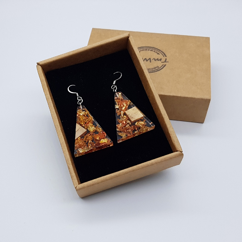 σκουλαρίκια από υγρό γυαλί ανάποδο τρίγωνο με φύλλα χρυσού ,χαλκού και ξύλο ελιάς