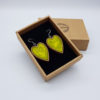 Σκουλαρίκια από υγρό γυαλί κίτρινο λαιμ καρδιά με ξύλινο πλαίσιο