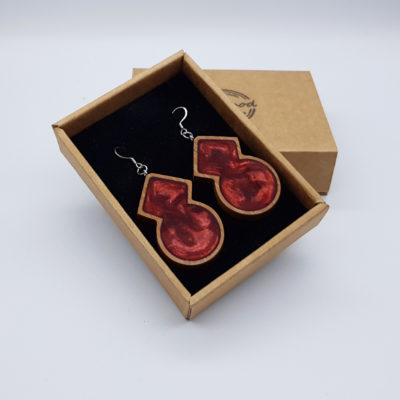 Resin earrings, rhombus to rounds in red with wooden bezel